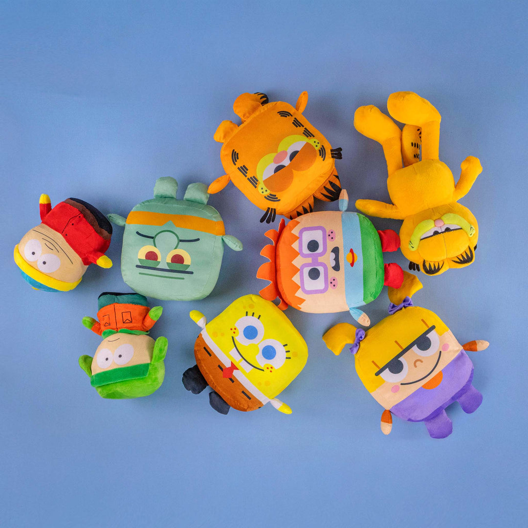 Grupo de peluches oficiales de marcas reconocidas y caricaturas