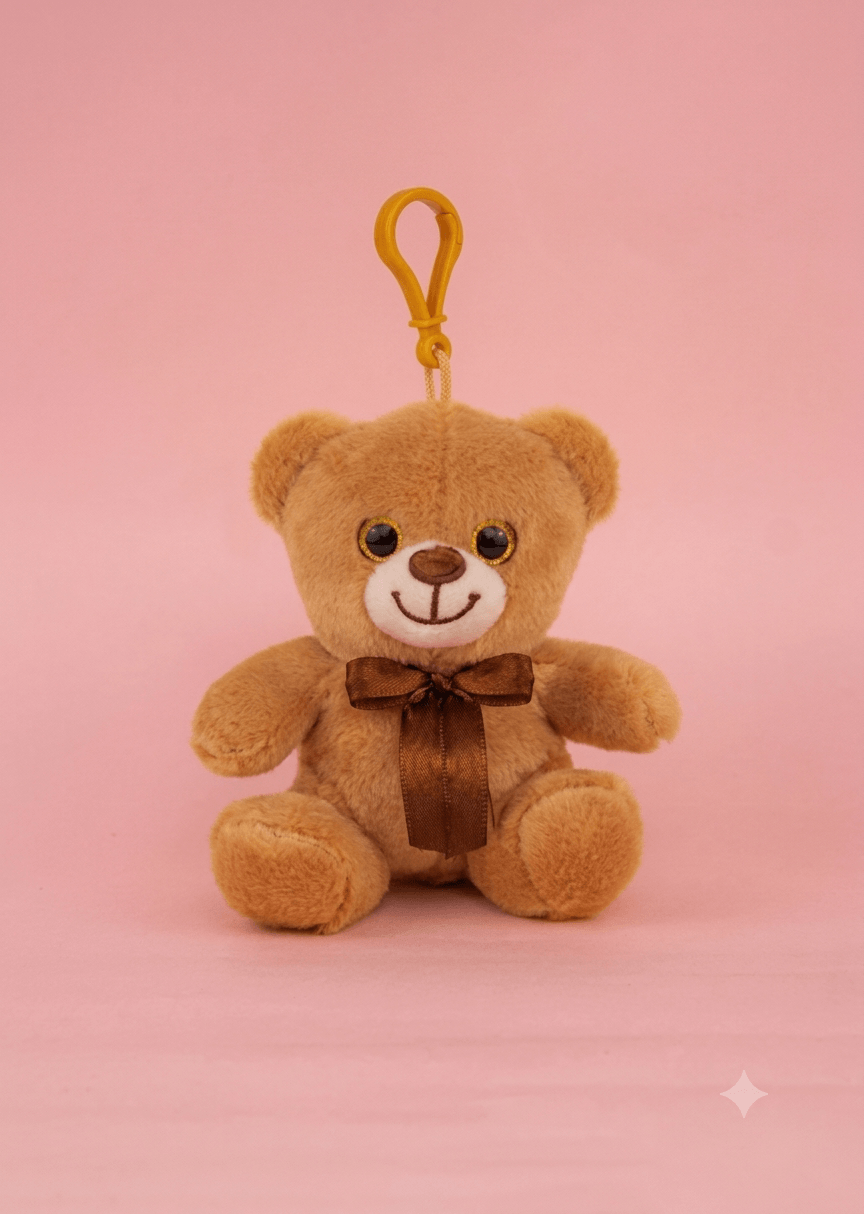 Pequeño llavero de oso de peluche café con listón decorativo