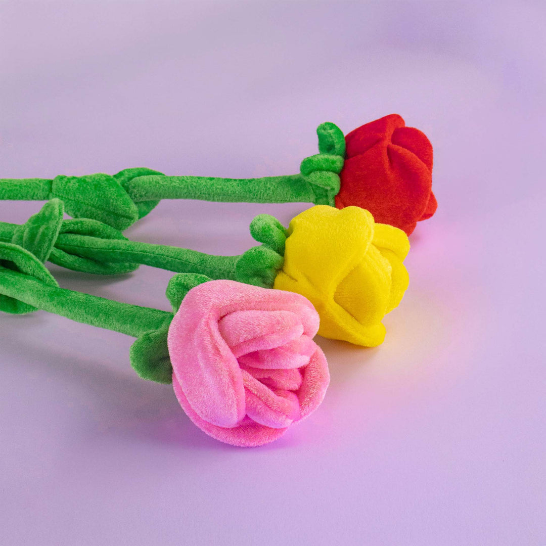Peluches temáticos decorados con flores de colores primaverales