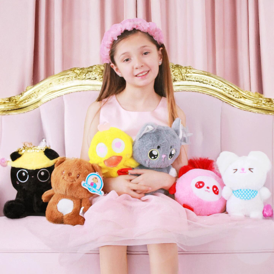 Fotografía de estudio con variedad de peluches infantiles acomodados