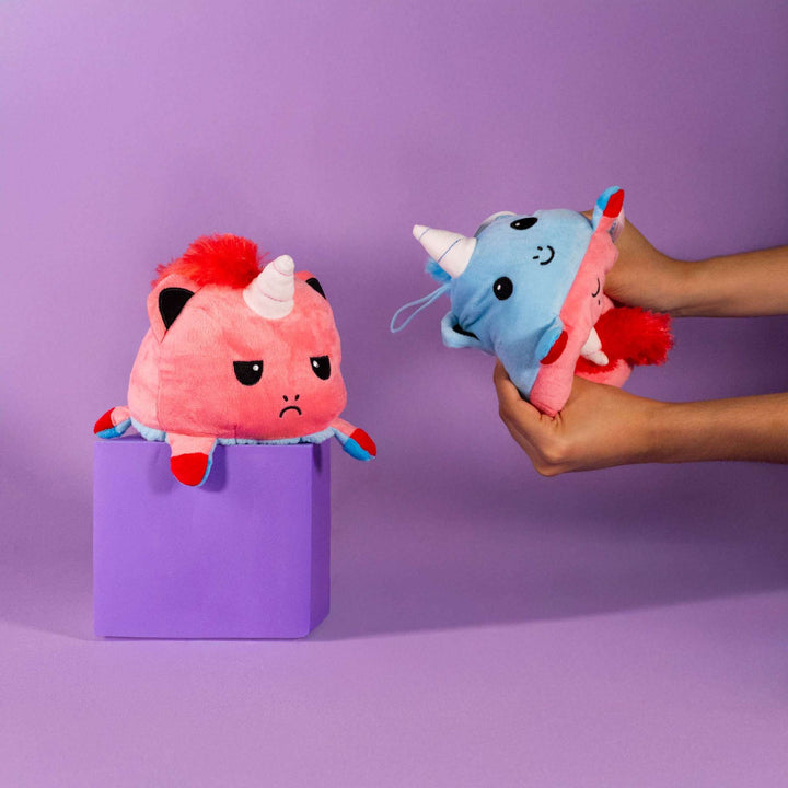 unicornios de peluche reversibles en colores surtidos. Peluches de novedad y de moda
