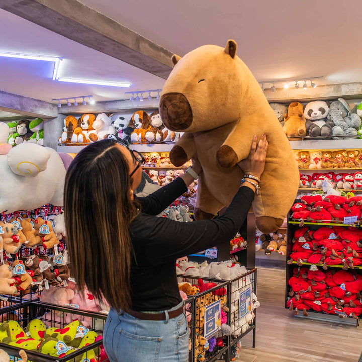 Capibara de peluche gigante, color café extra suave