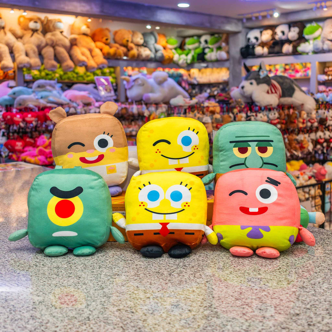 Bob Esponja de peluche Kawaii Cubes 18 cm, peluches de licencias. Personajes de Bob esponja, Calamardo, Arenita , Plantón y Patricio 