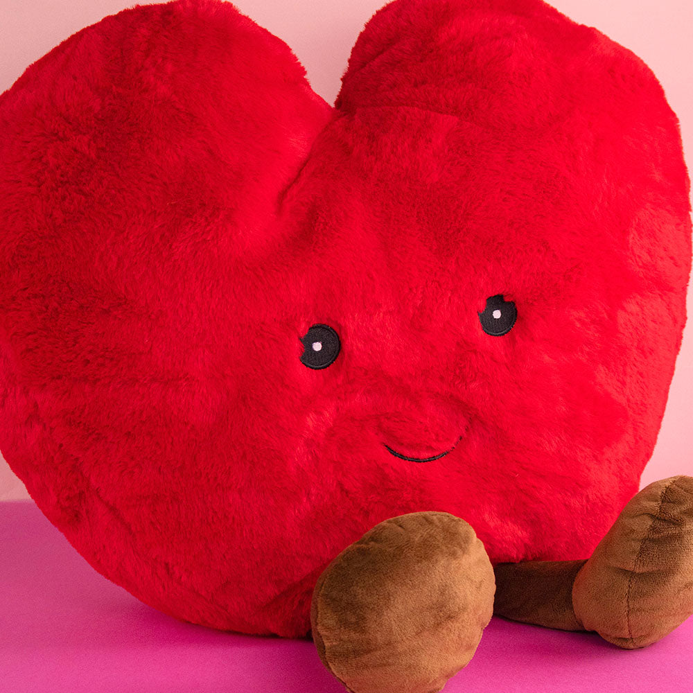 Cojín de corazón de peluche al mayoreo. Peluches para San Valentín. Tiendas de regalo