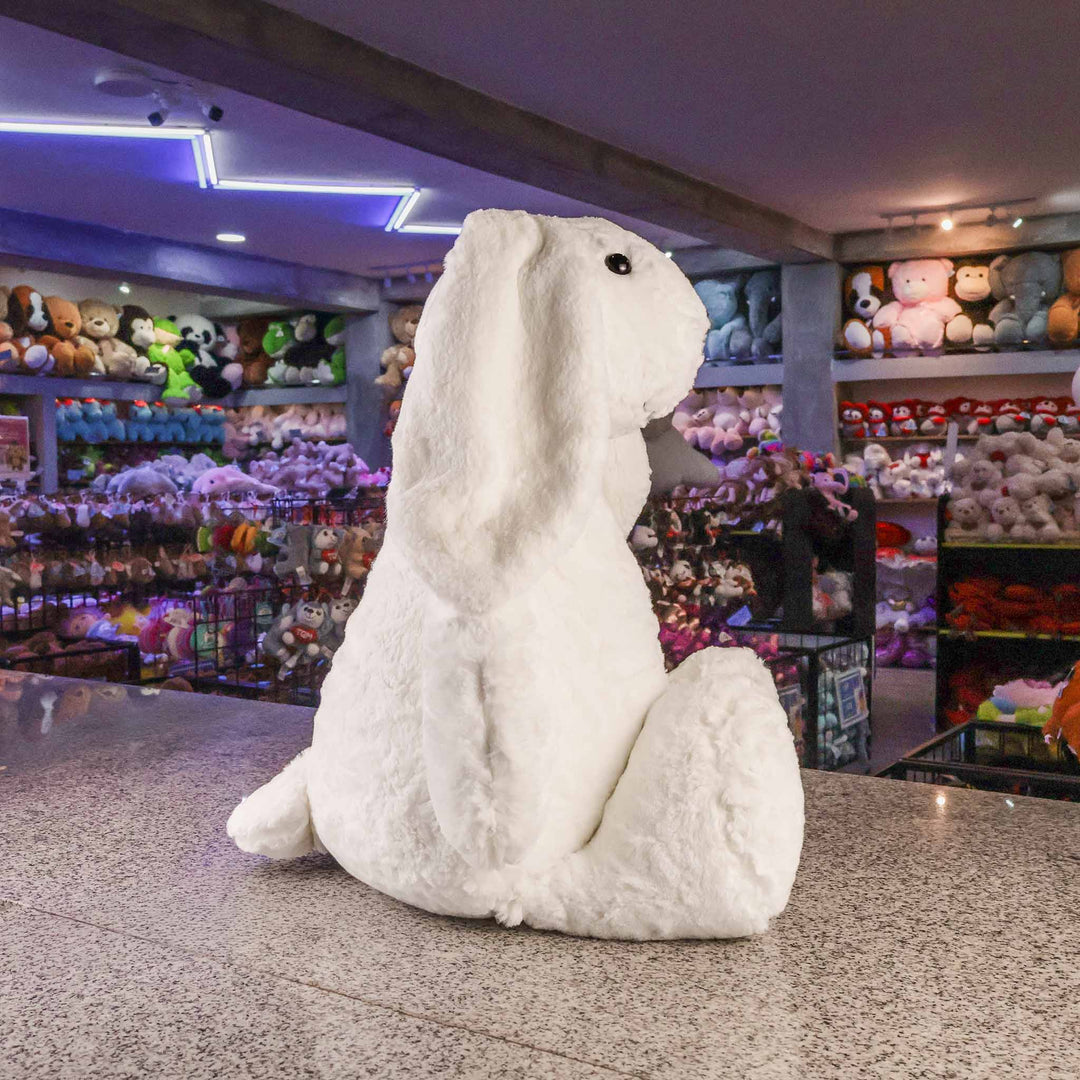 Conejo de peluche Roger Blanco 60 cm, conejo de peluche decorativo para eventos, regalos o fiestas