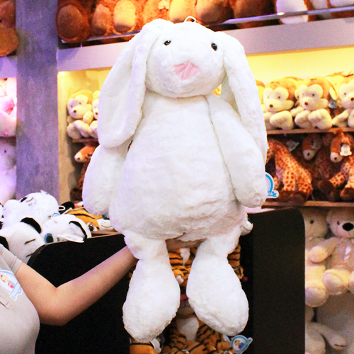 Conejo blanco de peluche 
