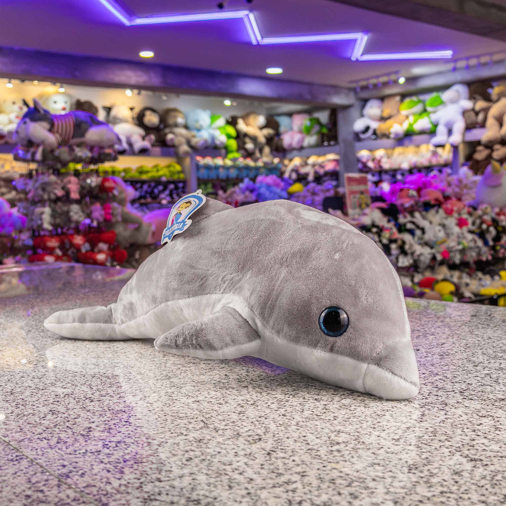 Delfín de peluche al mayoreo, color gris ideal para regalar, decorar o coleccionar. 