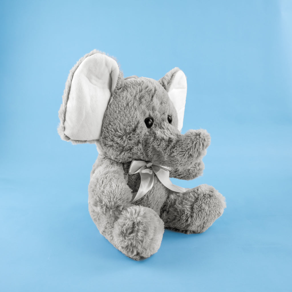 Elefante de peluche gris con orejas grandes y trompa suave, perfecto para toda ocasión