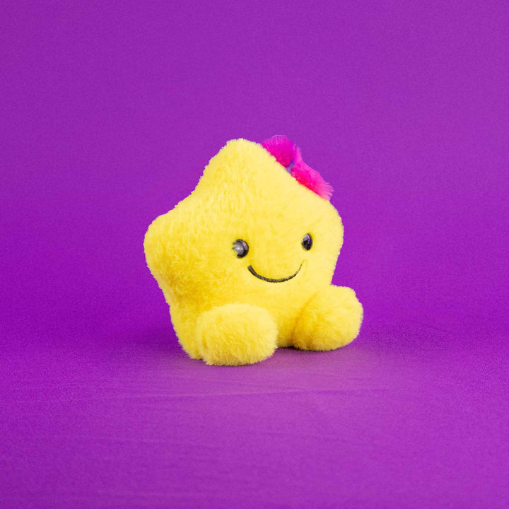 Set de 4 piezas Estrellas de peluche Twinky PIUINIKI . Estrellas de peluche en color rosa, morado, azul y amarillo con caritas felices 