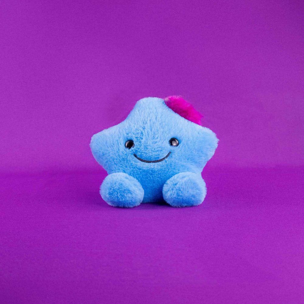 Set de 4 piezas Estrellas de peluche Twinky PIUINIKI . Estrellas de peluche en color rosa, morado, azul y amarillo con caritas felices 
