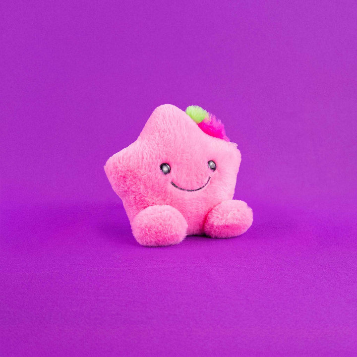 Set de 4 piezas Estrellas de peluche Twinky PIUINIKI . Estrellas de peluche en color rosa, morado, azul y amarillo con caritas felices 