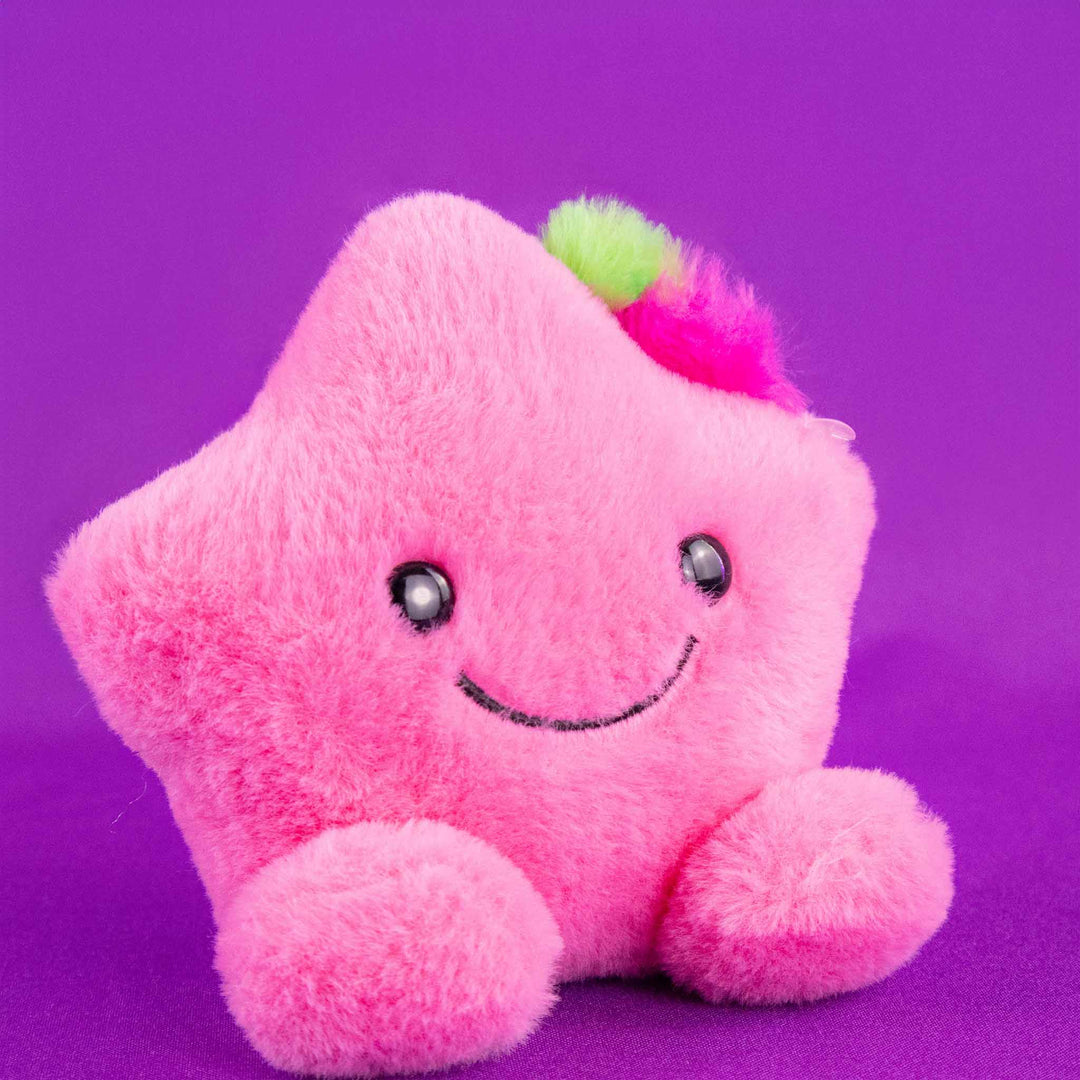 Set de 4 piezas Estrellas de peluche Twinky PIUINIKI . Estrellas de peluche en color rosa, morado, azul y amarillo con caritas felices 