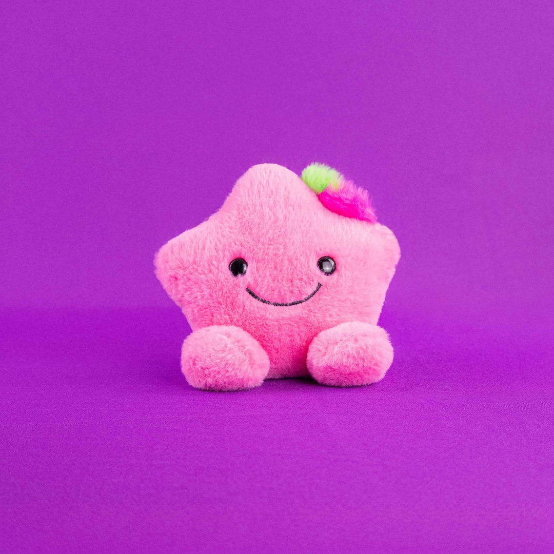 Set de 4 piezas Estrellas de peluche Twinky PIUINIKI . Estrellas de peluche en color rosa, morado, azul y amarillo con caritas felices 