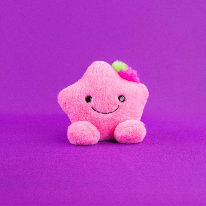 Set de 4 piezas Estrellas de peluche Twinky PIUINIKI . Estrellas de peluche en color rosa, morado, azul y amarillo con caritas felices 