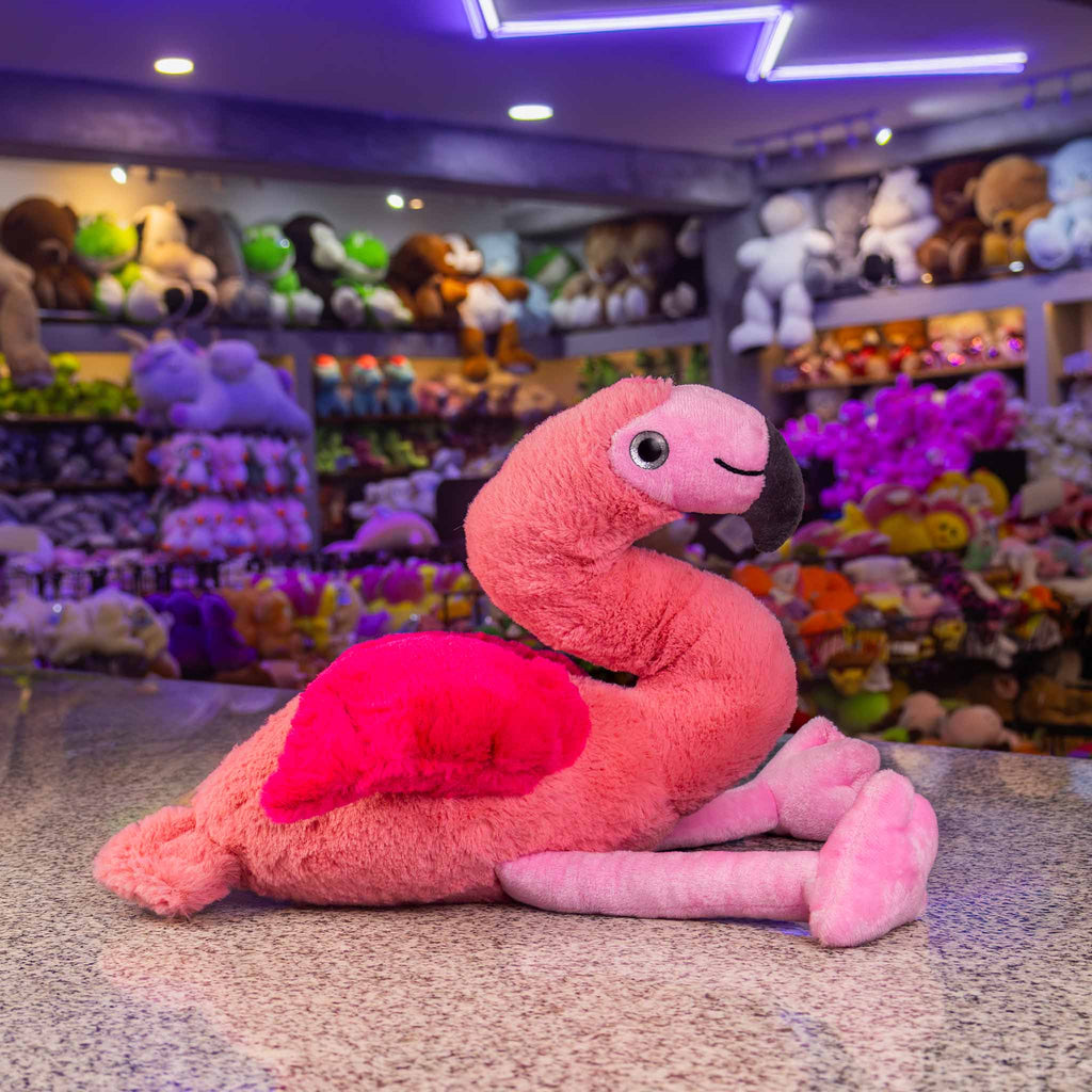 Flamingo de peluche color rosa, con detalles negros, ideal para tiendas de regalo y mayoristas