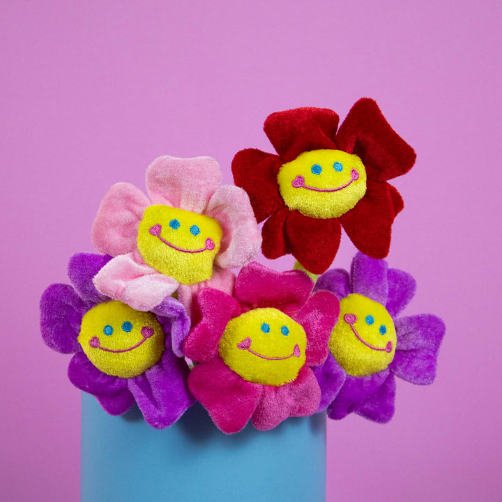 Flores de peluche perfectas para regalar en primavera, decorar eventos o coleccionar. Colores llamativos