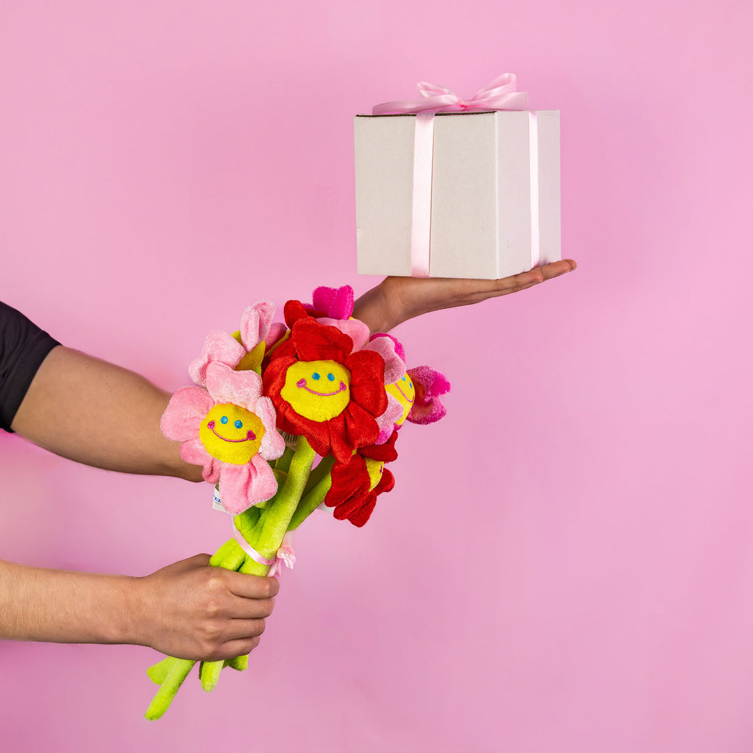 Flores de peluche perfectas para regalar en primavera, decorar eventos o coleccionar. Colores llamativos