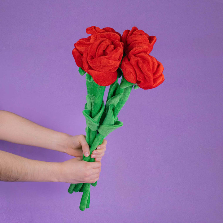 Flores de peluche perfectas para regalar en primavera, decorar eventos o coleccionar. Color rojo