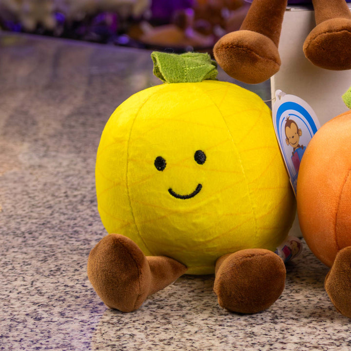 Frutas y comida de peluche al mayoreo. Colores surtidos con caritas felices 