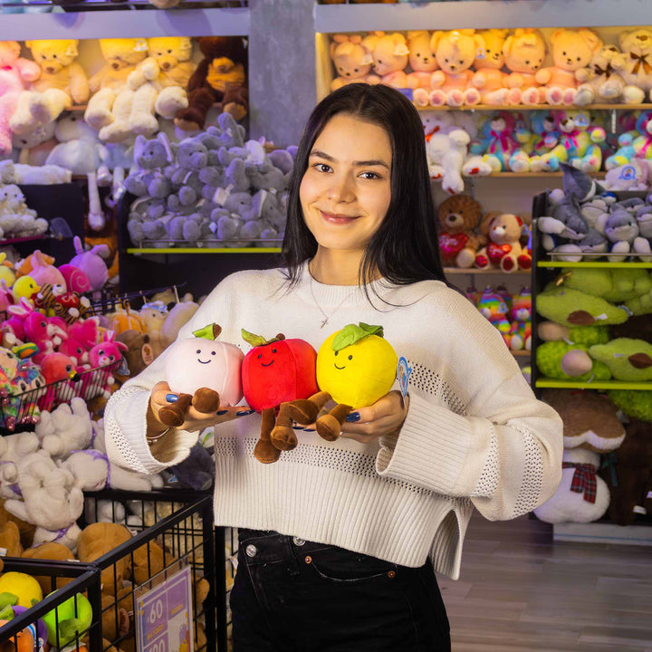 Frutas y comida de peluche al mayoreo. Colores surtidos con caritas felices 