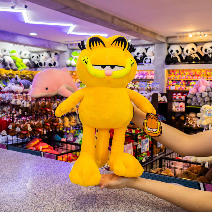 Garfield de peluche original. Peluches de licencias, color naranja con negro