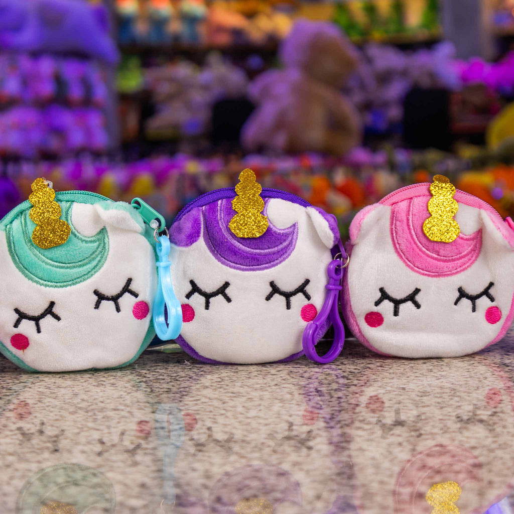 Llaveros de peluche, peluches de novedad. Colores y detalles brillantes, ideales para coleccionar y regalar. 