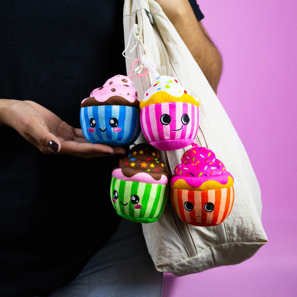 Set de 6 Piezas Llavero de peluche Cupcake 10 cm, colores rosa, verde, azul y naranja. Llaveros coleccionables