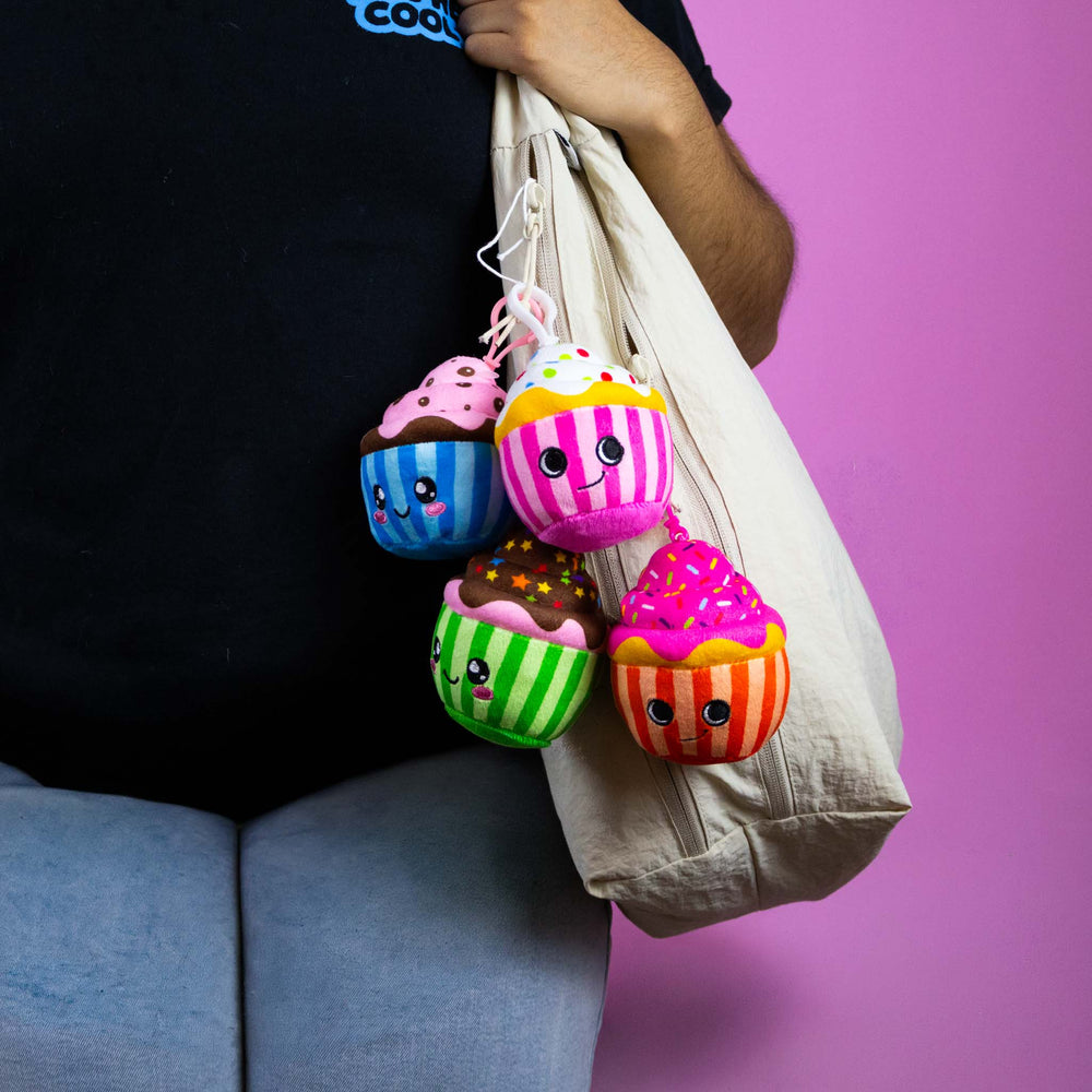 Set de 6 Piezas Llavero de peluche Cupcake 10 cm, colores rosa, verde, azul y naranja. Llaveros coleccionables