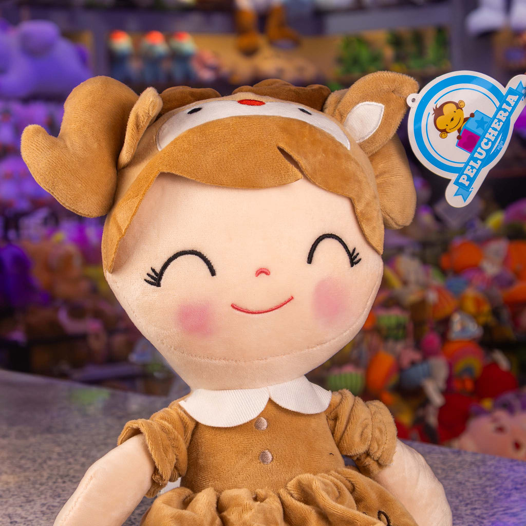Muñeca de peluche, color café, perfecta para regalar. Tiernos detalles