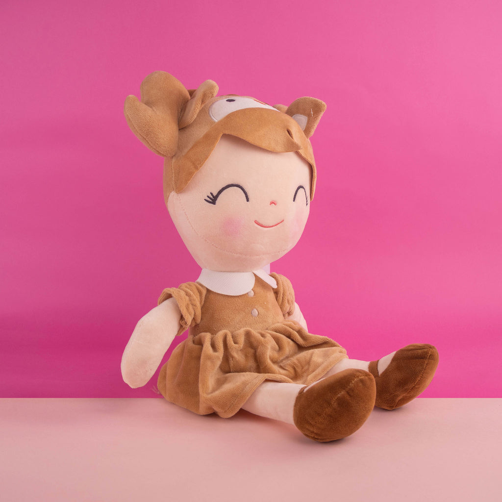 Muñeca de peluche, color café, perfecta para regalar. Tiernos detalles