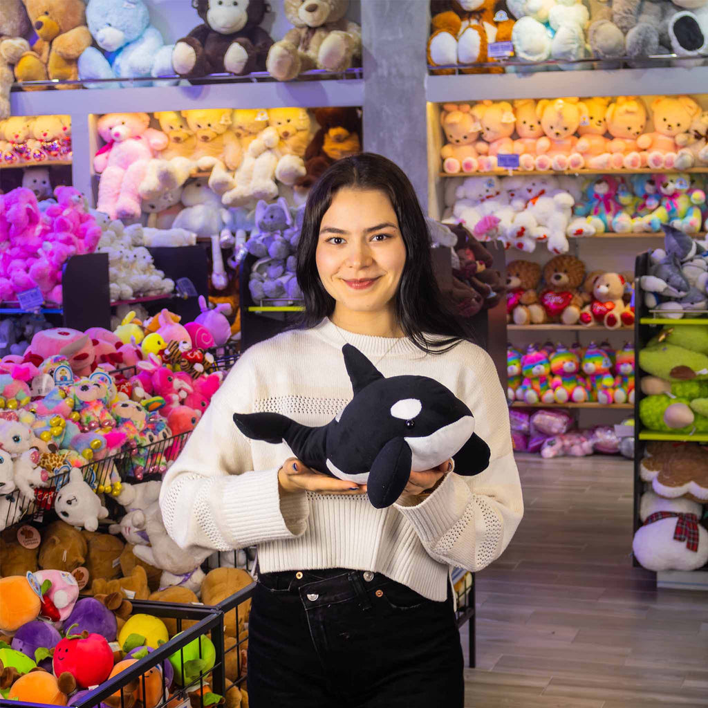 Orca de peluche al mayoreo, con detalles brillantes. Ideal para distribuidores. Variedad y materiales de calidad