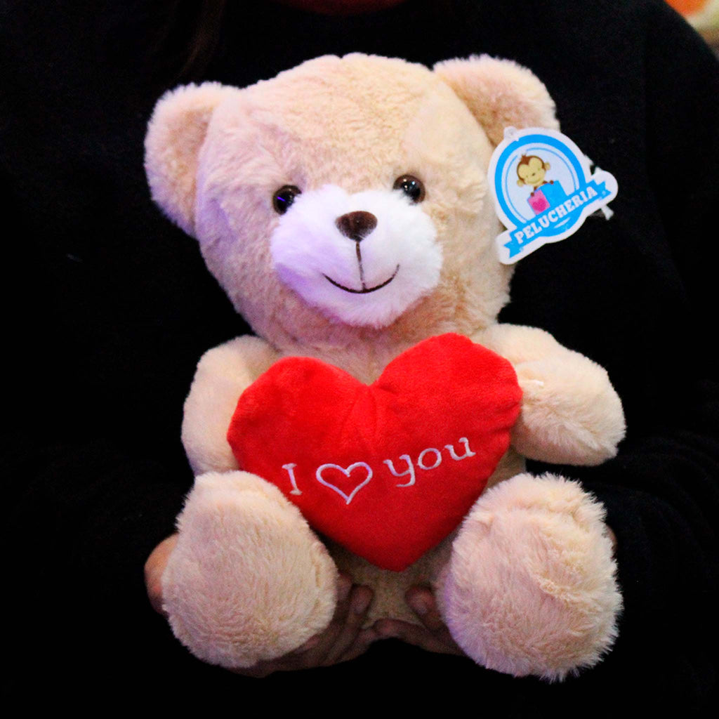 Osos de peluche suaves y abrazables perfectos para regalar en San Valentín 