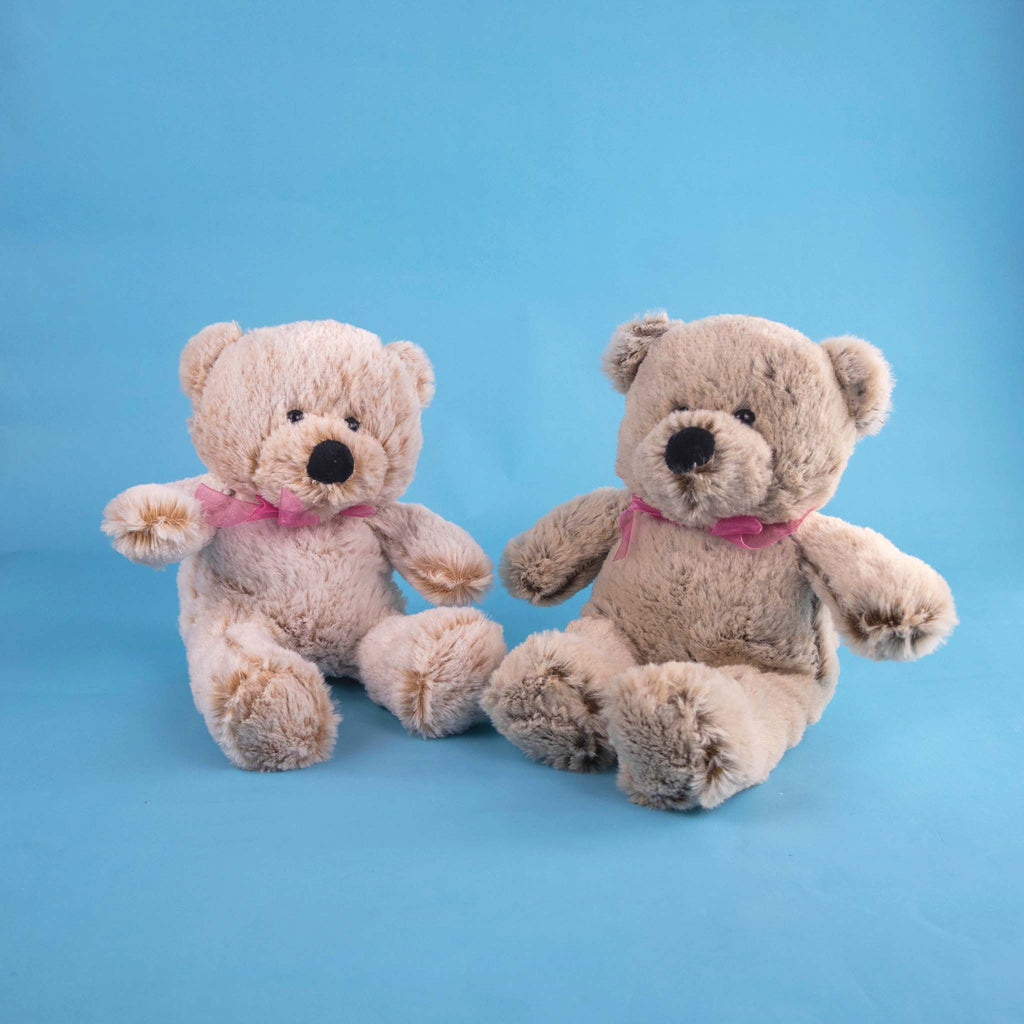 Oso de peluche color café suave y clásico, ideal para regalo. Peluches al mayoreo, ideal para baby shower y eventos. 