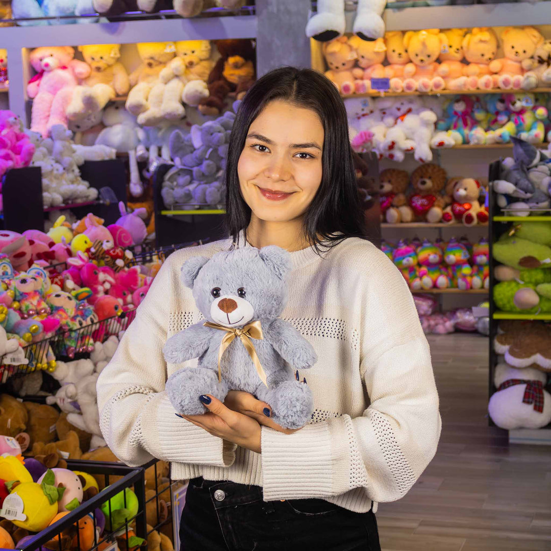Oso de peluche gris abrazable, perfecto como regalo, decoraciones, eventos,  baby showers y fiestas. 