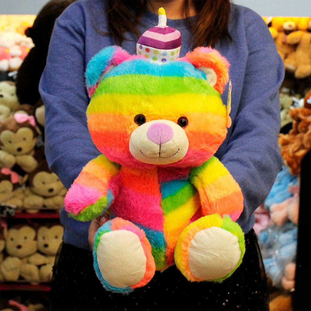 Oso de peluche HBD super suave y abrazable. Ideal para regalar en cumpleaños 
