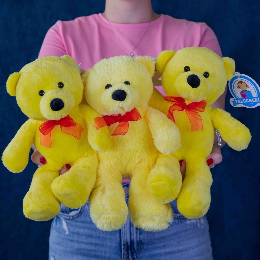 Oso de peluche color amarillo brillante y suave, ideal como regalo alegre y tierno

