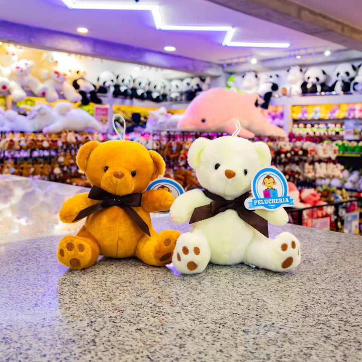 Osos de peluche al mayoreo en colores blanco y café, perfectos para decoración y eventos