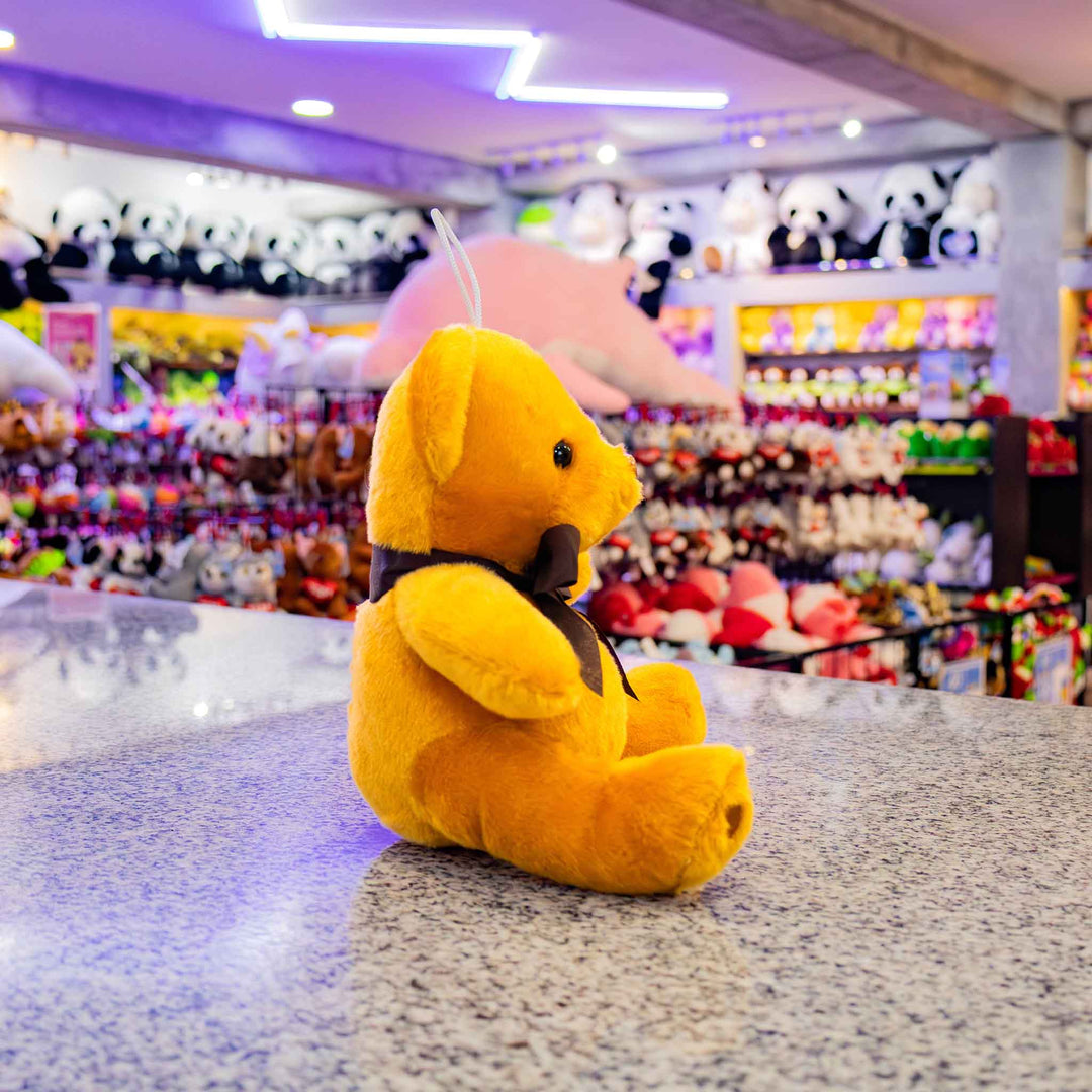 Osos de peluche al mayoreo en colores blanco y café, perfectos para decoración y eventos