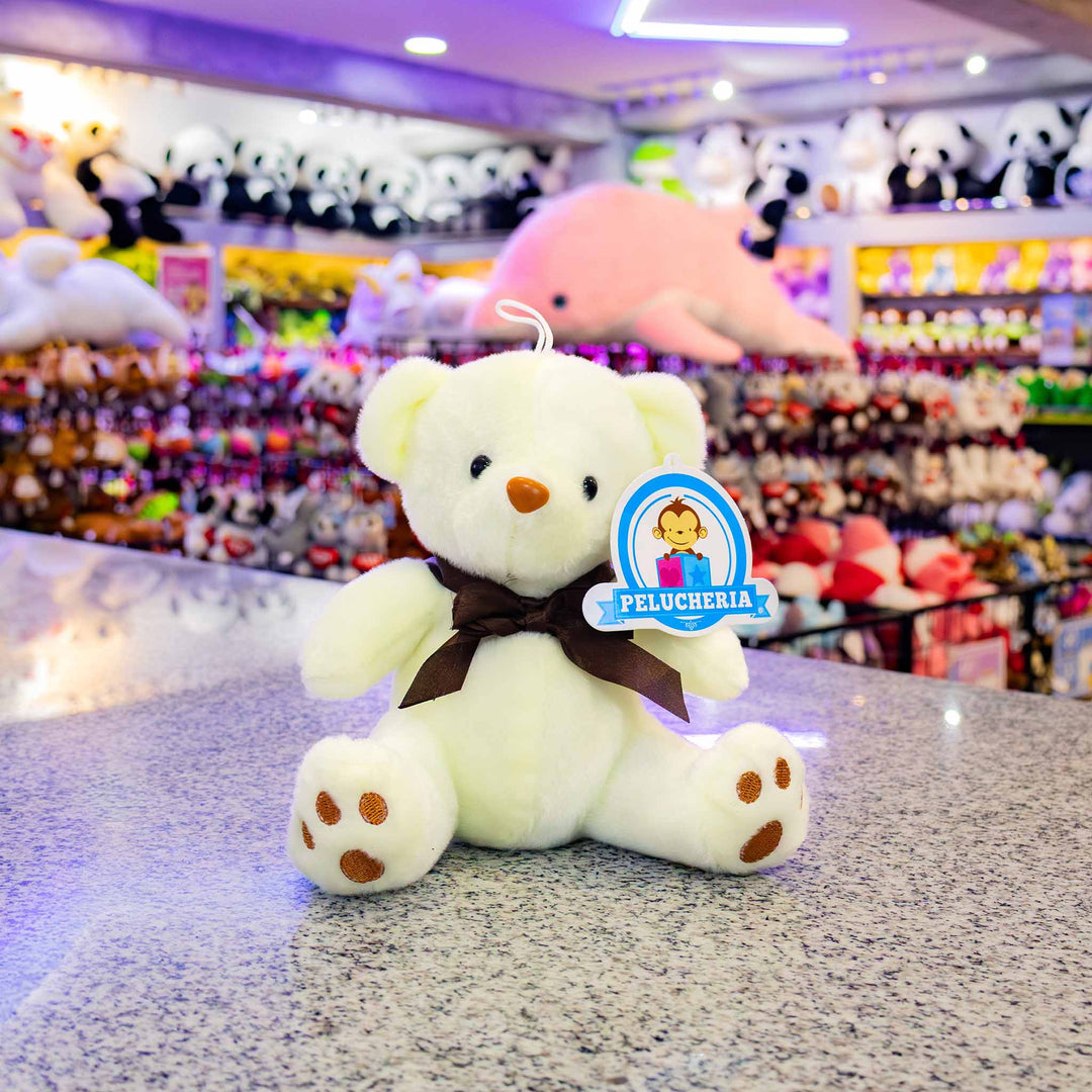 Osos de peluche al mayoreo en colores blanco y café, perfectos para decoración y eventos