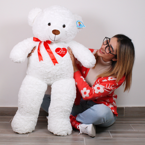 Oso de peluche blanco con corazón rojo, tierno y suave, ideal para regalos y venta en mayoreo