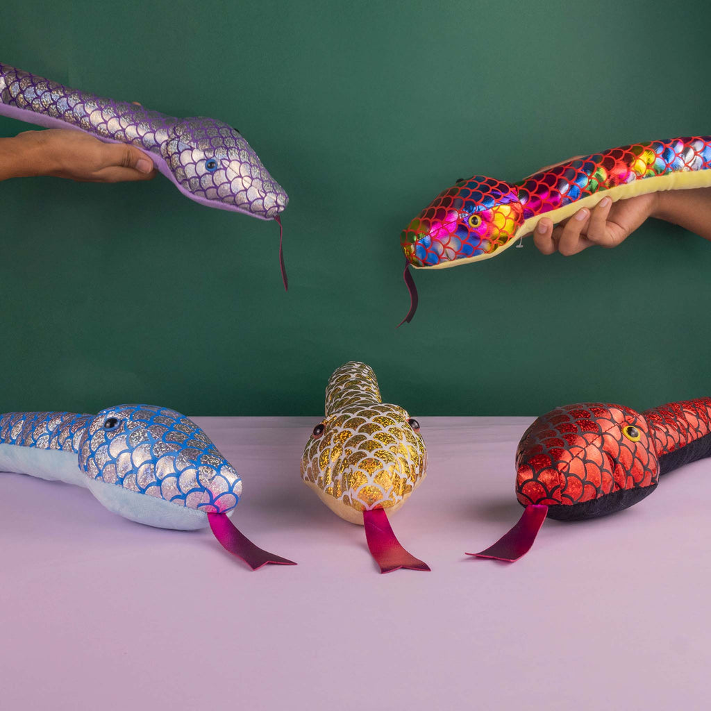 Peluche de serpiente grande. Ideal para los fanáticos de los animales terrestres  y para regalar. 