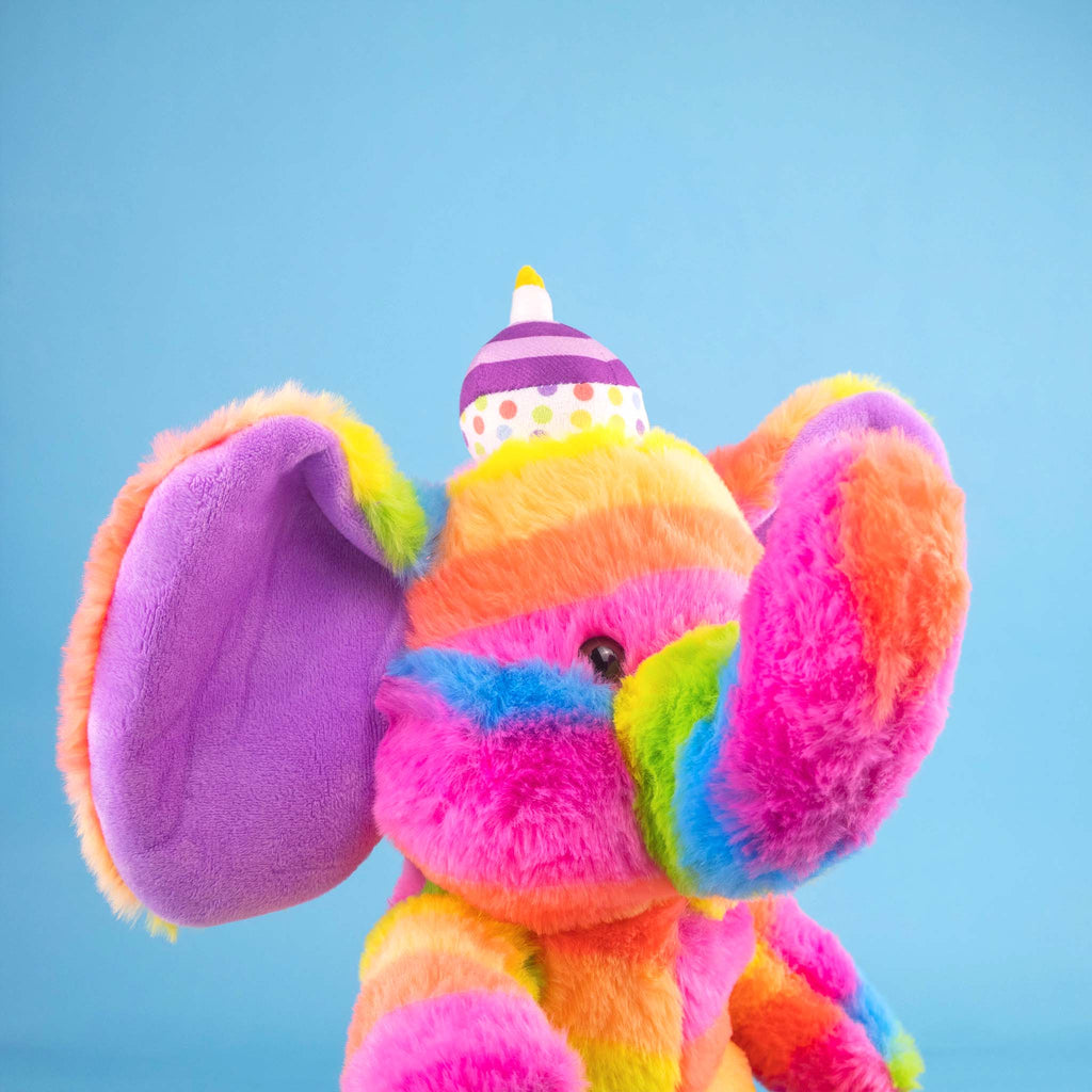 Elefante de peluche HBD super suave y abrazable. Ideal para regalar en cumpleaños 