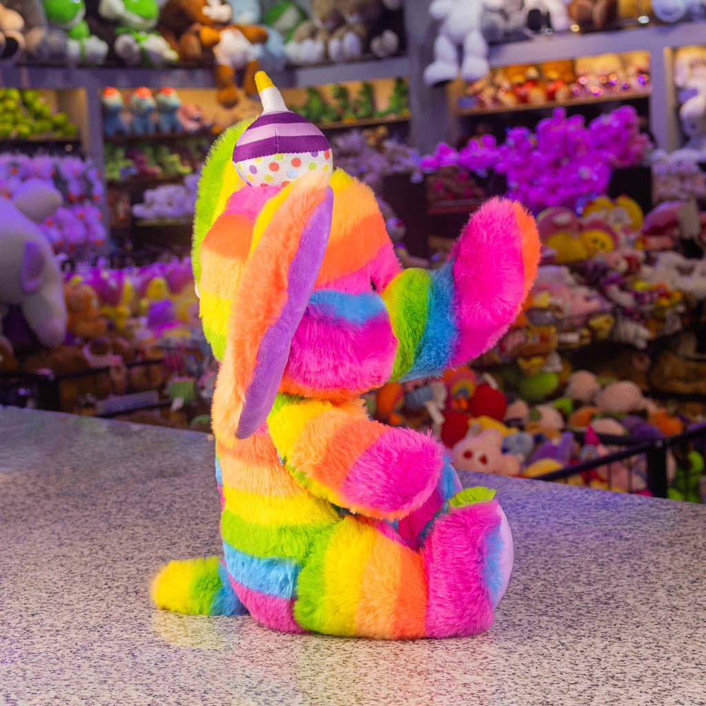 Elefante de peluche HBD super suave y abrazable. Ideal para regalar en cumpleaños 