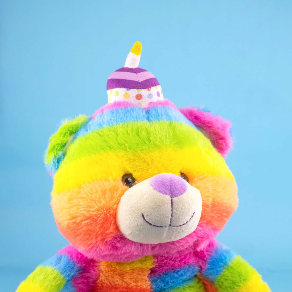 Oso de peluche HBD super suave y abrazable. Ideal para regalar en cumpleaños 