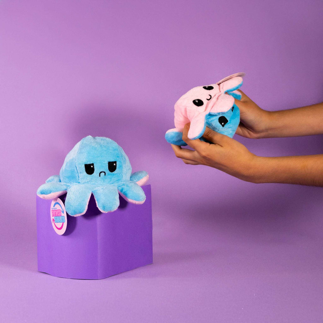 Pulpos de peluche reversibles en colores surtidos. Peluches de novedad y de moda