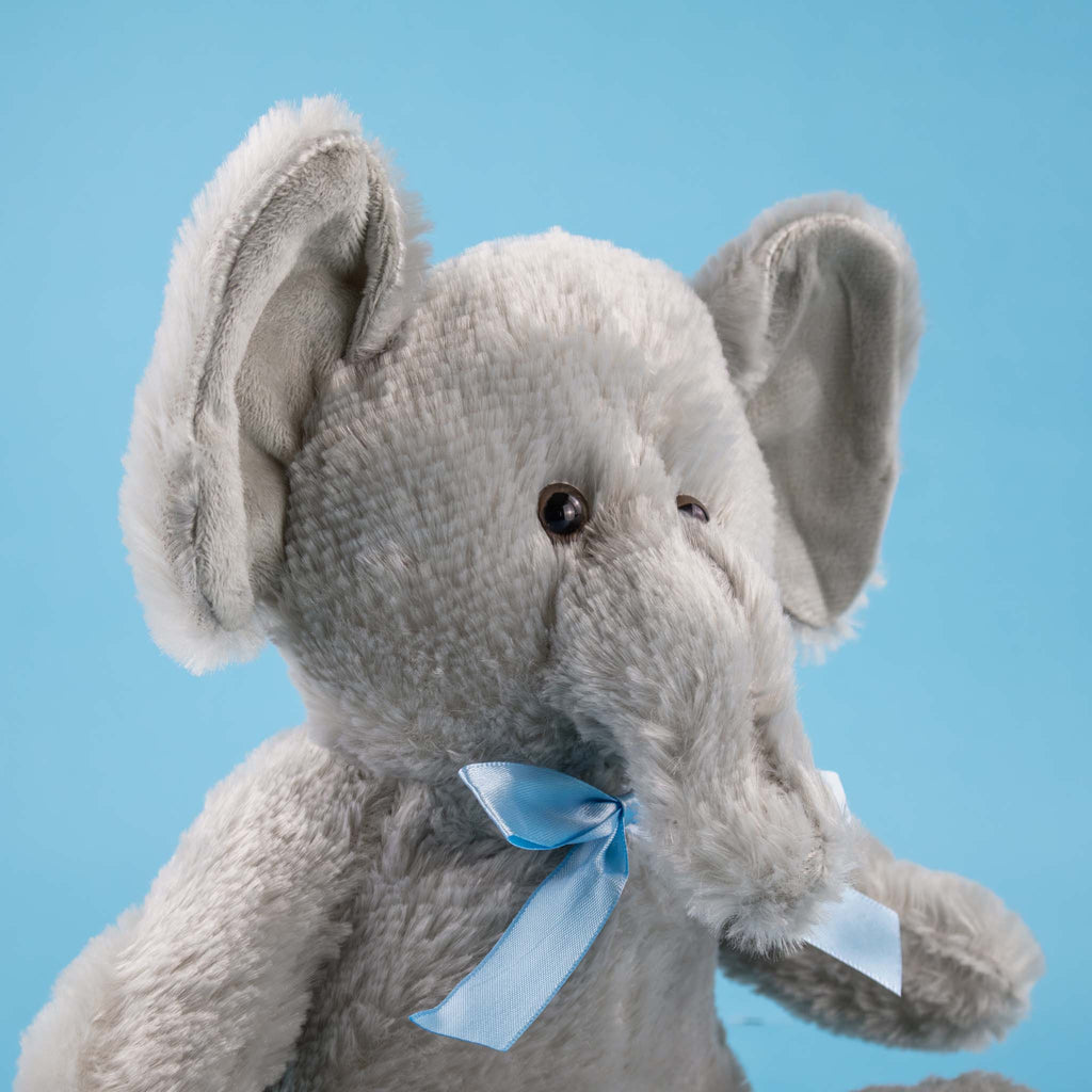 Elefante de peluche gris calidad premium ultra suave y abrazable. 