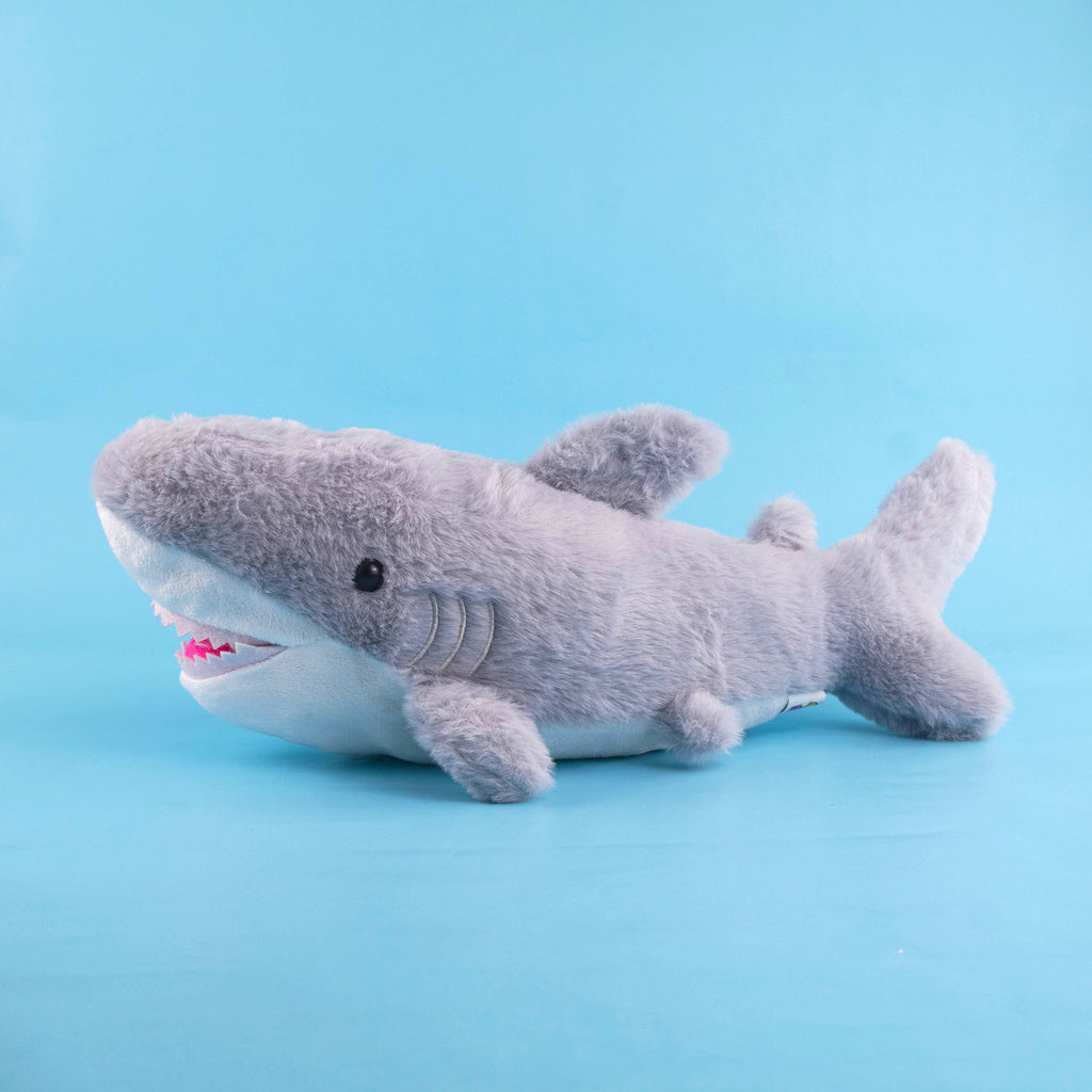 Tiburón de peluche  con detalles brillantes. Ideal para distribuidores. Variedad y materiales de calidad