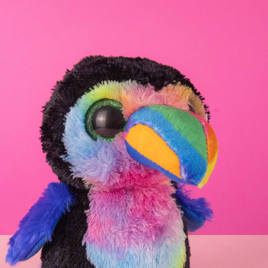 Tucán de peluche Titi 15 cm. Detalles brillantes como colores y ojos. 