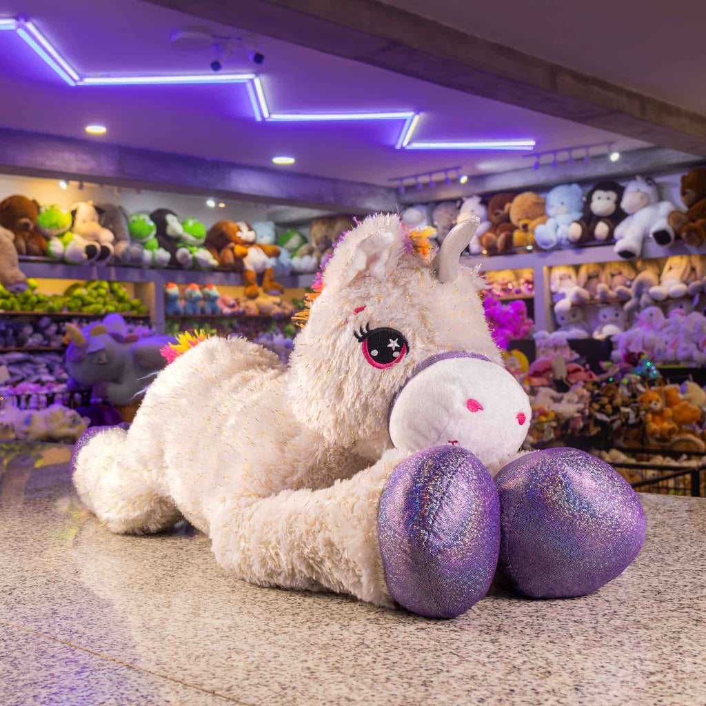 Unicornio de peluche gigante, color blanco con detalles brillantes. Ideal para tiendas de regalos y mayoristas
