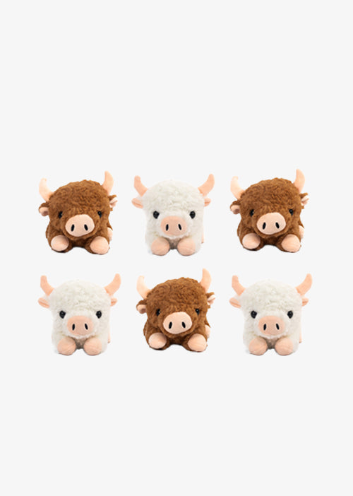 Vacas de peluche al mayoreo, colores café y blanco. Perfectas para regalar, decorar o vender.
